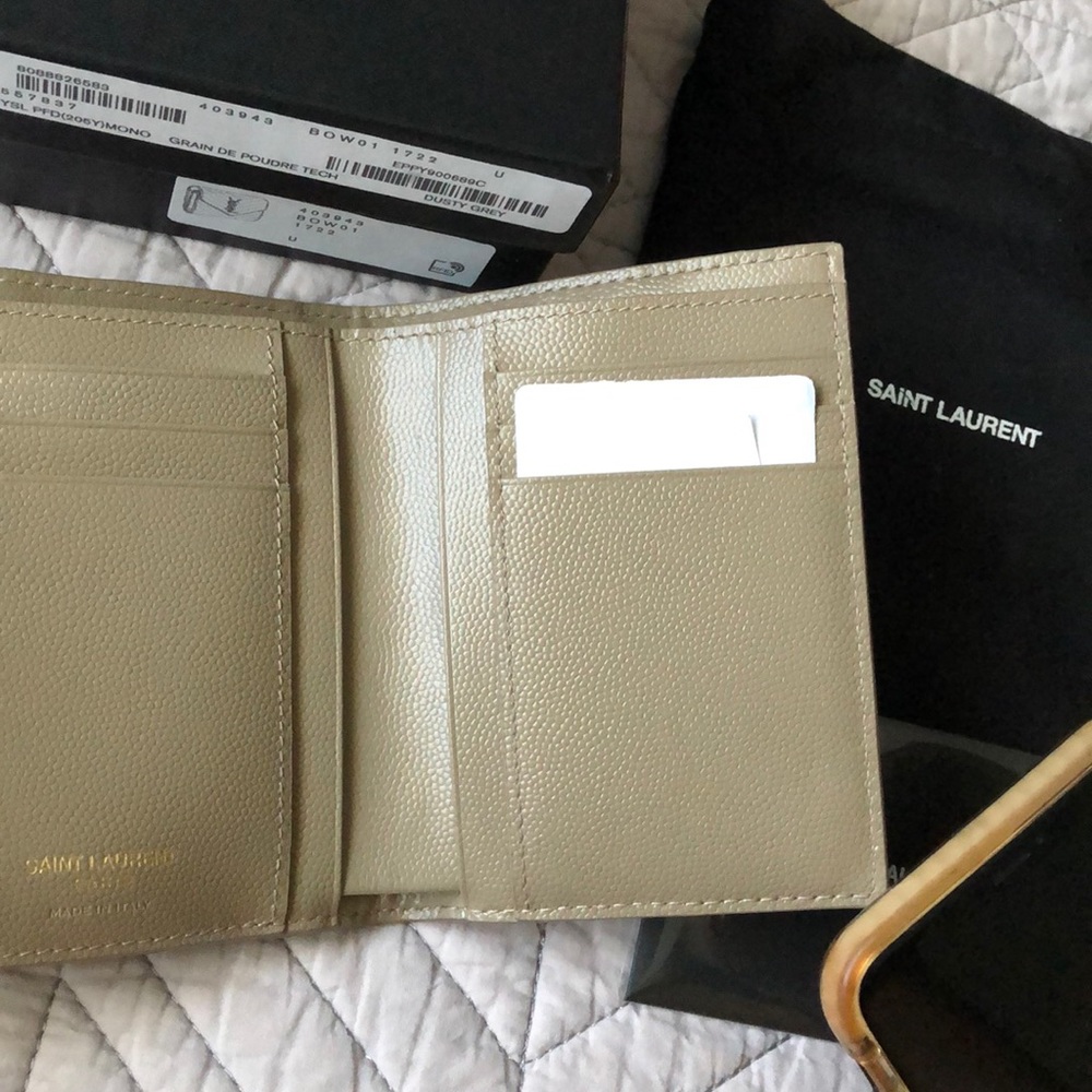 SOLD! NWT YVES Saint Laurent Monogram Wallet in Grey - Picture 3 of 10